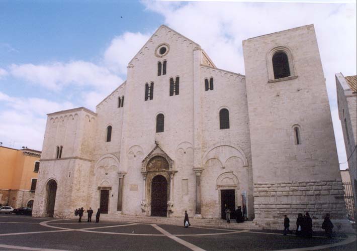 Басзилика у Барију-Италија, гдје се чувају мошти Св. Николаја
